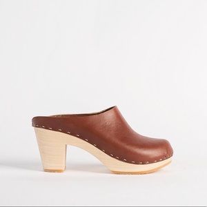 Bryr Chloe Clog SIZE 9 (39) in Sienna leather.